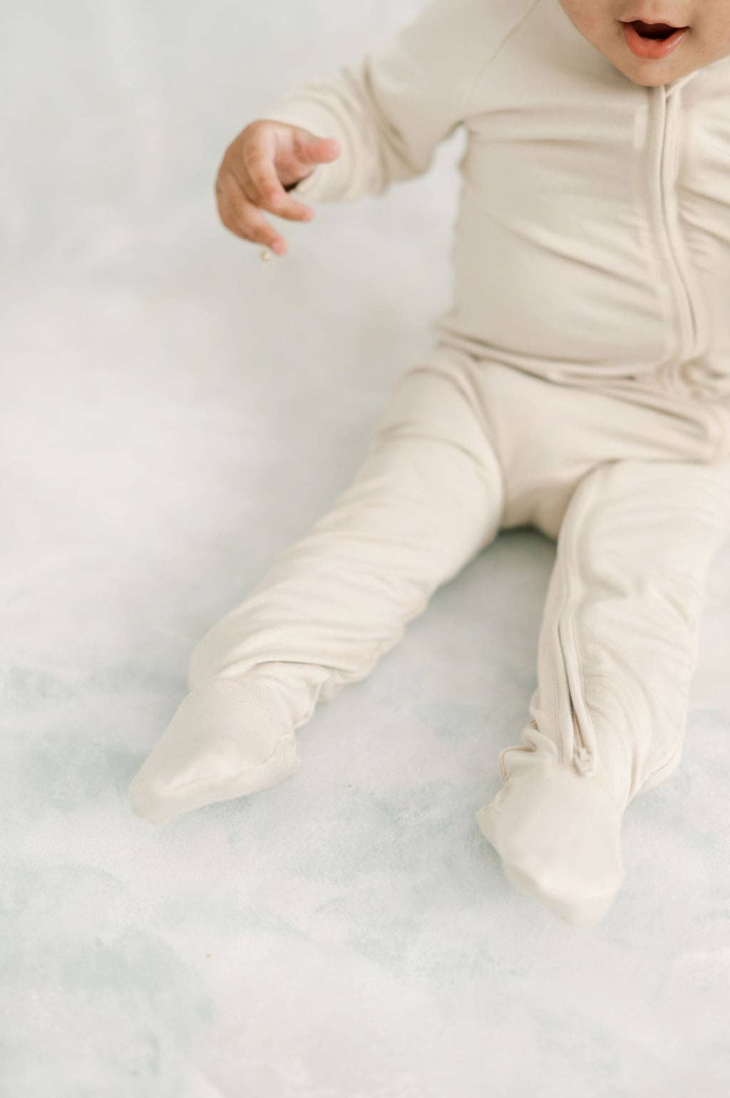Little Lot Co Bamboo Zip Footie || Oat